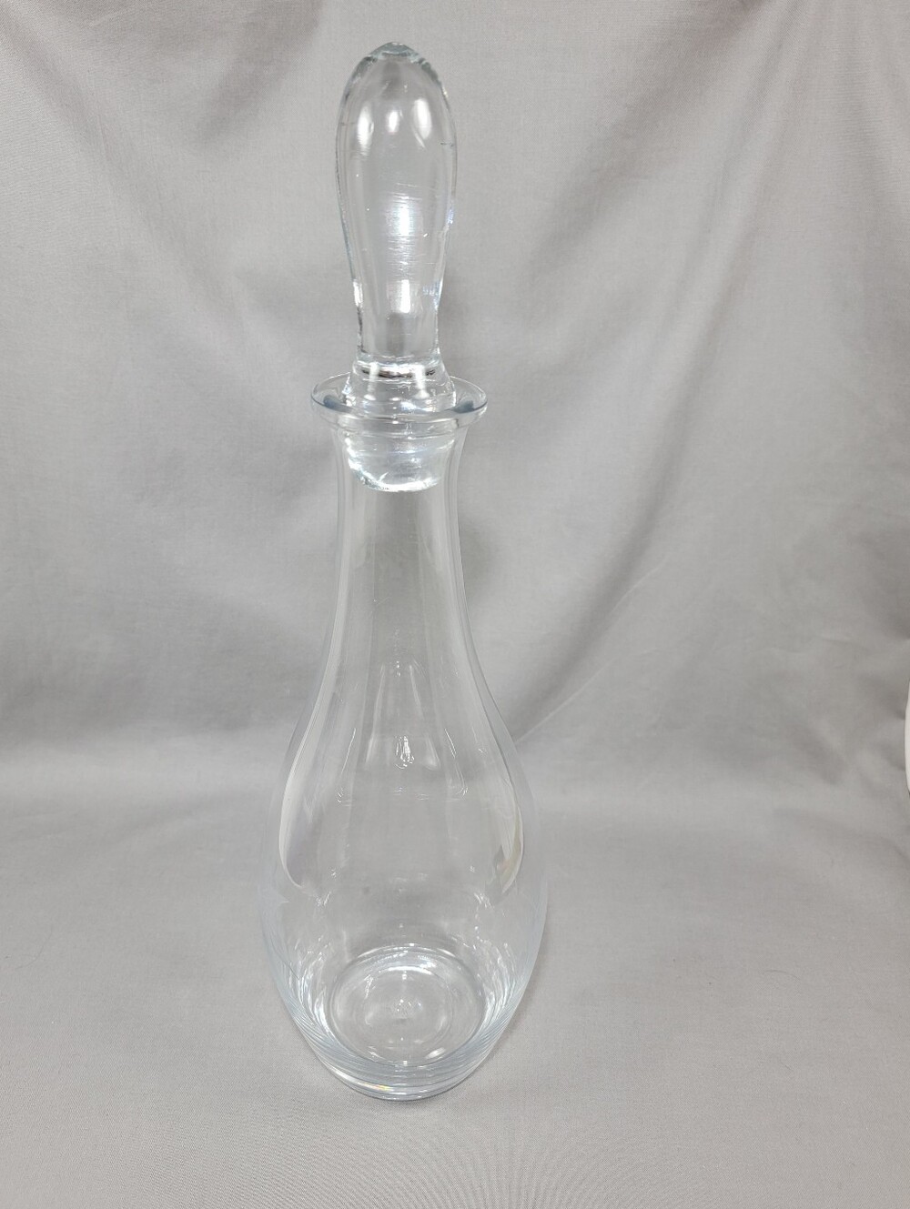 Vtg Wine Decanter Etched Grapes Vine Pattern Clear Glass Base Stopper